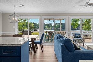 TV, fireplace, foosball - Blue Pointe | Amazing sunset views| Fabulous flat lot| Pet Friendly (Fee) (Littleton)
