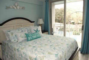 2 bedrooms, iron/ironing board, travel crib, free WiFi - A Poolside Paradise - Villa 340 (Jekyll Island)