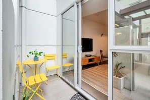 Interior - 3 Bedroom Home in City Central + FREE PARKING (Auckland CBD)
