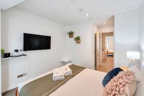 3 bedrooms, desk, iron/ironing board, free WiFi - 3 Bedroom Home in City Central + FREE PARKING (Auckland CBD)
