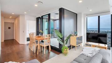 TV, Netflix, streaming services