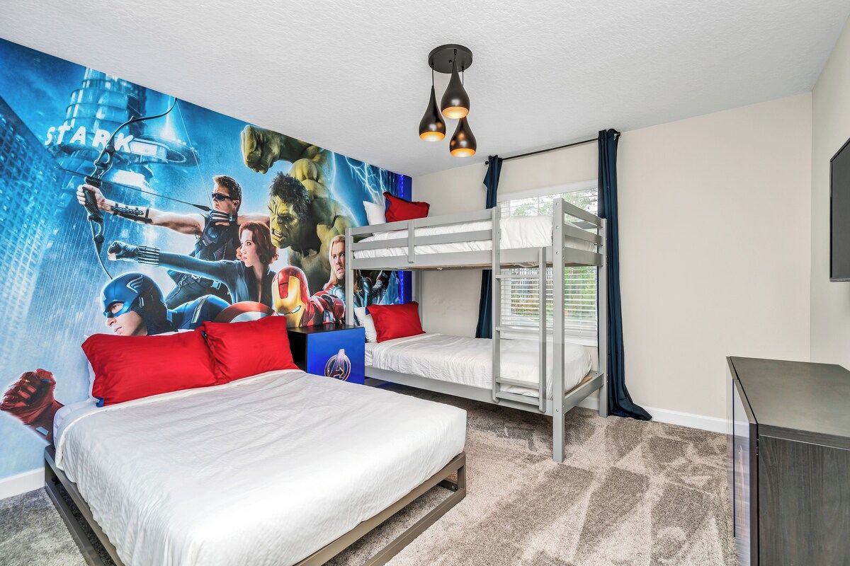 Avengers themed Bedroom of the Townhouse in Kissimmee Florida - Offers a bunk bed and 1 double bed - Luxurious bedding for a restful night's sleep - Smart TV and Netflix