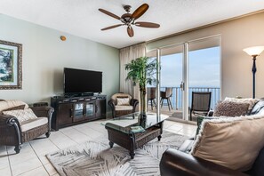 TV, DVD player, video library, stereo - Spacious condo, Indoor/outdoor pool & hot tub, Minutes to dining (Miramar Beach)