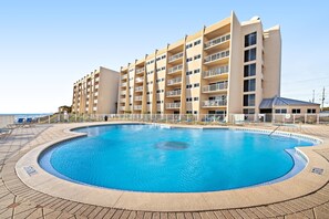 Een verwarmd zwembad