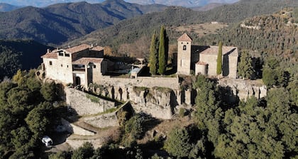 Medieval castle of the 10th century - Las Escuelas Apartment