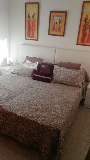 2 slaapkamers, een strijkplank/strijkijzer, wifi, beddengoed