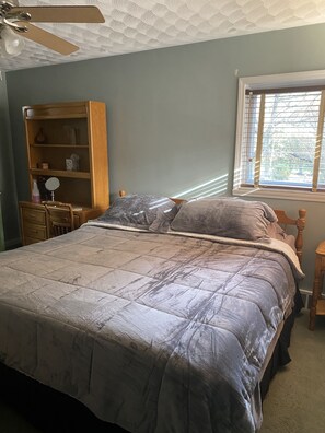 3 bedrooms, desk, iron/ironing board, free WiFi