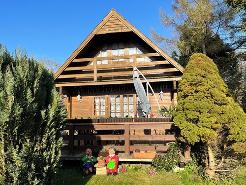 Holz - Ferienhaus in Wiek auf Rügen mit Wohlfühlgrundstück