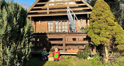 Holz - Ferienhaus in Wiek auf Rügen mit Wohlfühlgrundstück