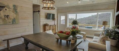 Een televisie en een dvd-speler