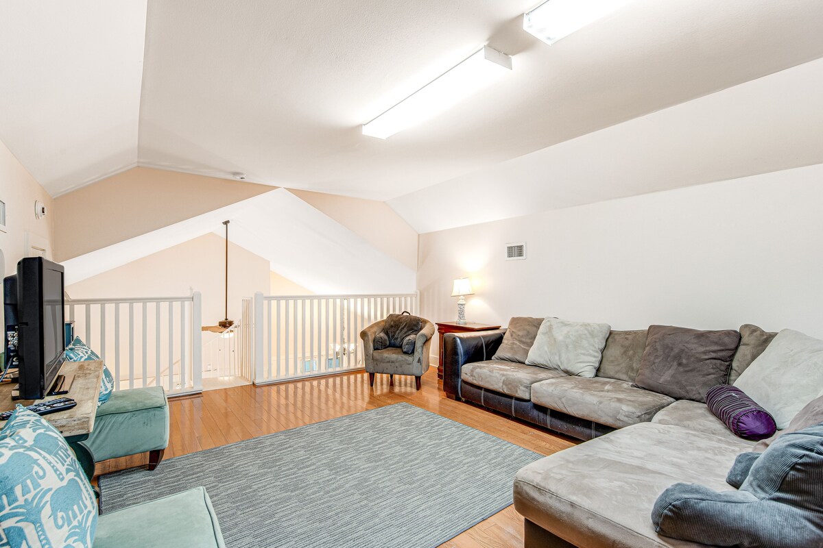 Photo 19 of Quiet, dog-friendly home with tropical backyard, cobblestones & private grill