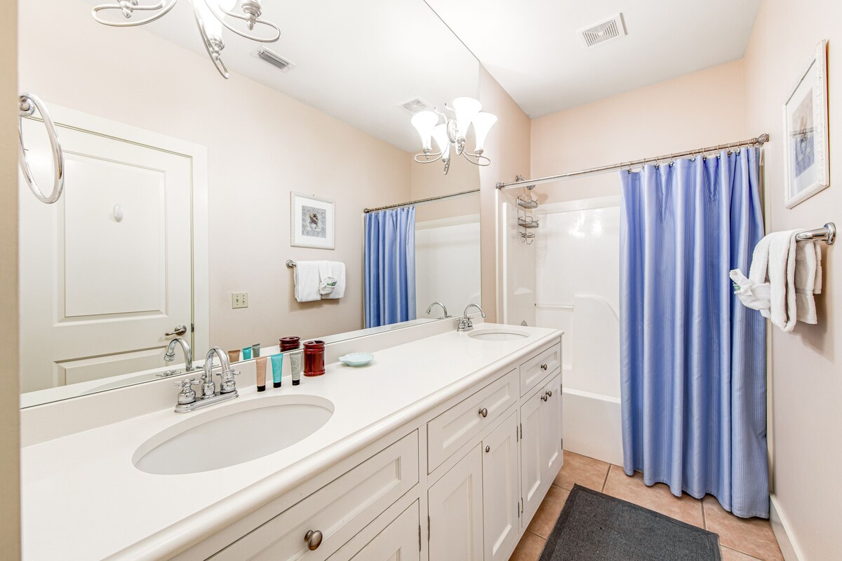 Photo 13 of Quiet, dog-friendly home with tropical backyard, cobblestones & private grill