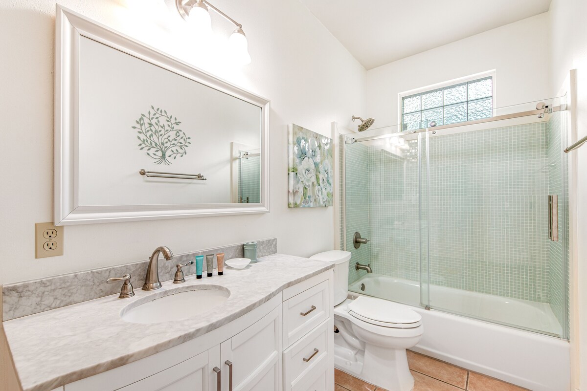 Photo 15 of Quiet, dog-friendly home with tropical backyard, cobblestones & private grill