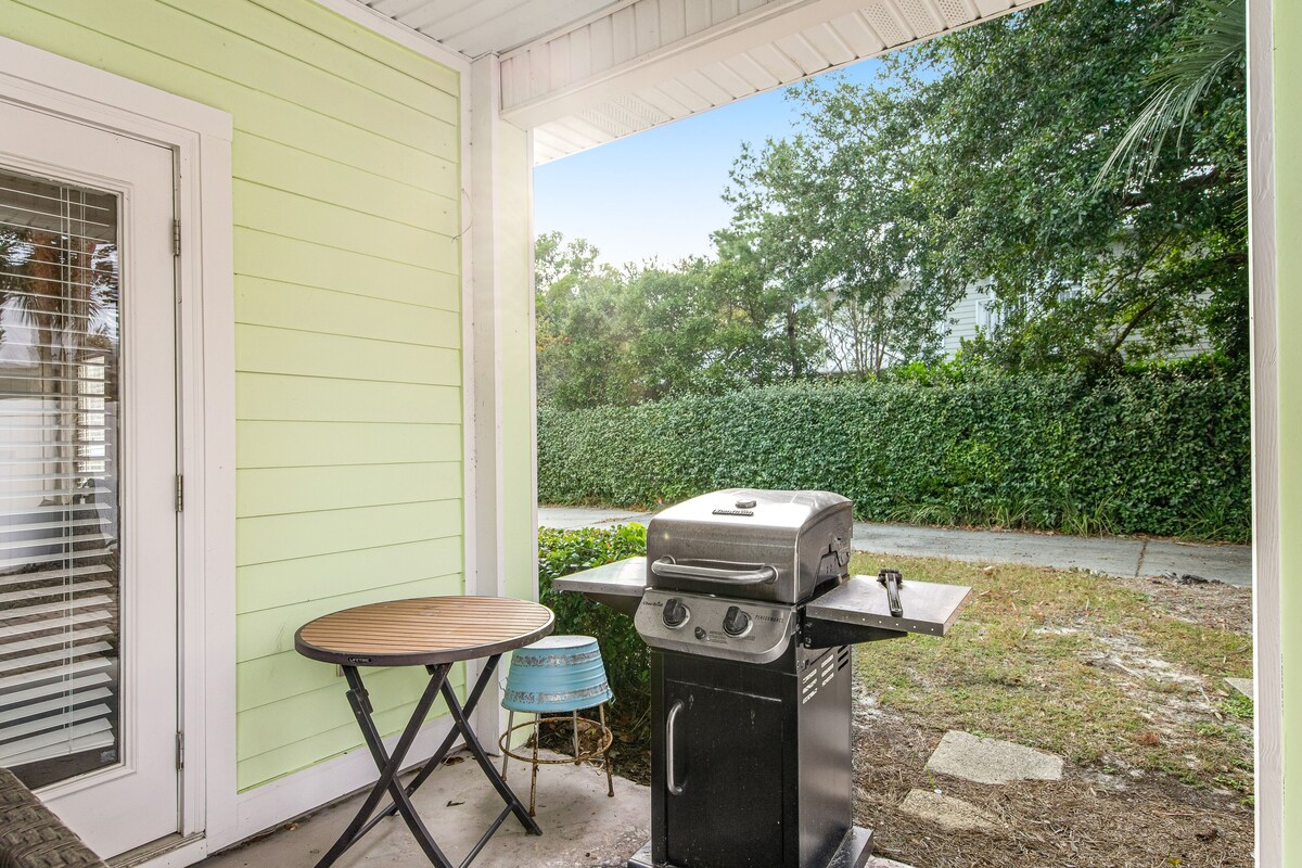 Photo 23 of Quiet, dog-friendly home with tropical backyard, cobblestones & private grill