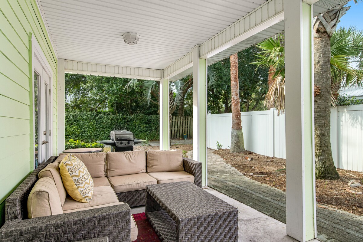Photo 22 of Quiet, dog-friendly home with tropical backyard, cobblestones & private grill