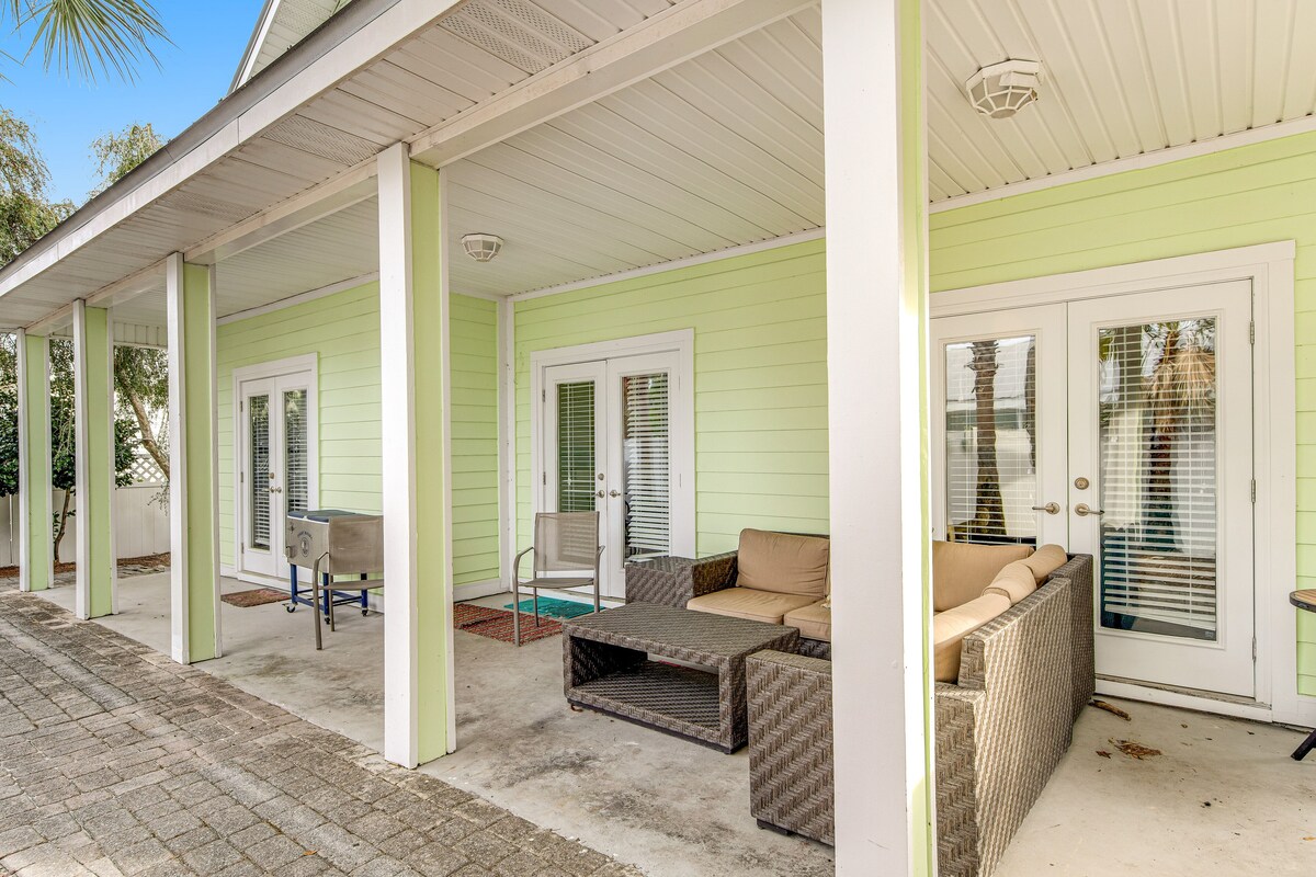 Photo 24 of Quiet, dog-friendly home with tropical backyard, cobblestones & private grill