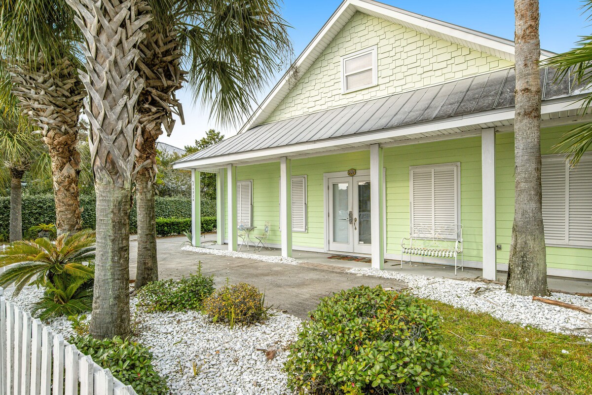 Photo 27 of Quiet, dog-friendly home with tropical backyard, cobblestones & private grill