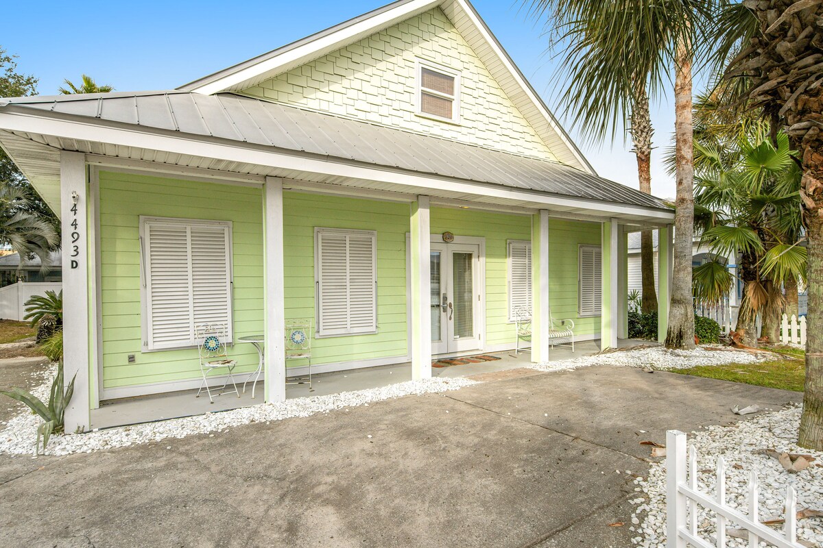 Photo 25 of Quiet, dog-friendly home with tropical backyard, cobblestones & private grill