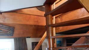 A wooden spiral staircase with a handrail and steps leading to an upper floor. - Appartement "voyage Autour du Monde" (Bordeaux)