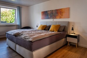 2 bedrooms, WiFi, bed sheets, wheelchair access