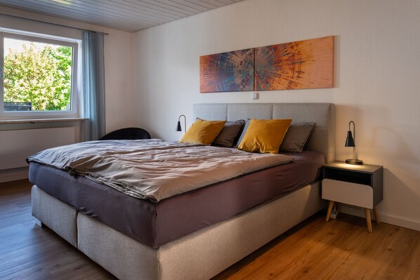 2 bedrooms, WiFi, bed sheets, wheelchair access