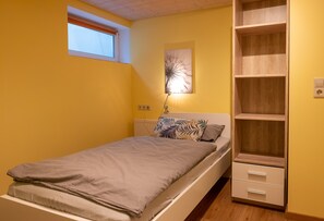 2 bedrooms, WiFi, bed sheets, wheelchair access