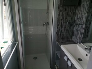 Douche, séchoir à cheveux