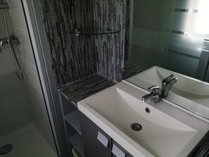 Douche, séchoir à cheveux