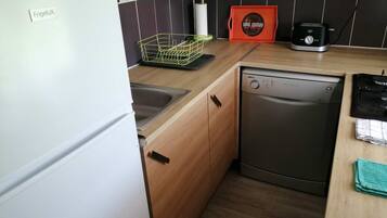 Refrigerador, microondas, horno y lavavajillas