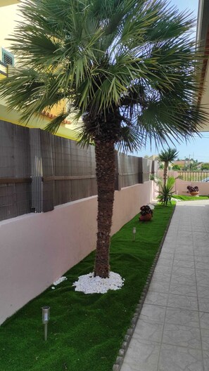 Property grounds - Vacation Home with Private Driver + Personalized Itinerary. (Corroios)