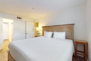 1 slaapkamer, een strijkplank/strijkijzer, gratis internet, beddengoed