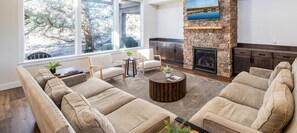 智能电视、壁炉、乒乓球