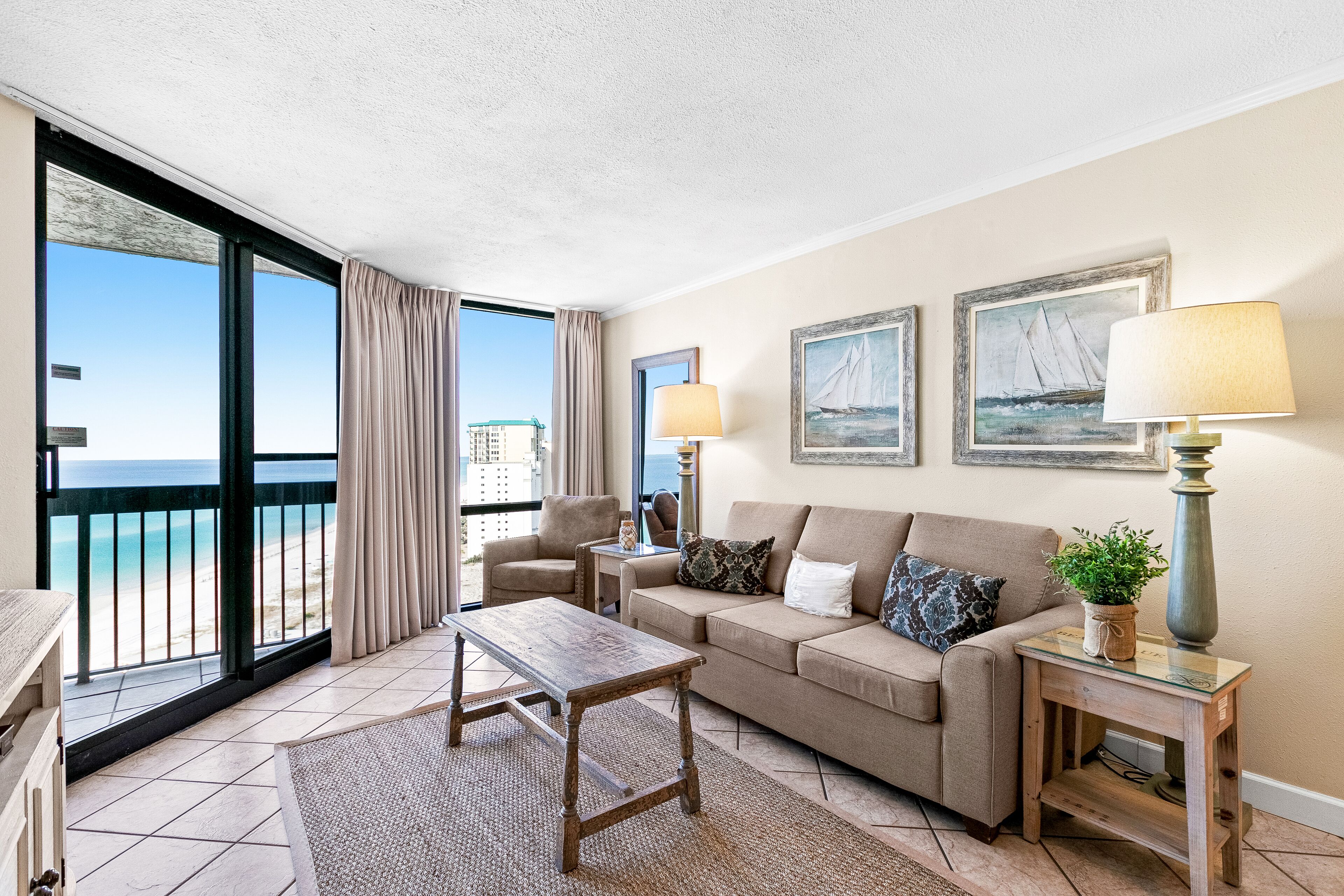 17th-floor Gulf-front condo with indoor/outdoor pools, hot tub & on-site dining
