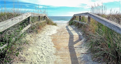 SeaPines, Beautifully updated, Walk to beach, Two free bikes, Pet friendly