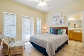 3 bedrooms, iron/ironing board, free WiFi, bed sheets - Centrally Located Townhouse Near the Beach! (South Padre Island)