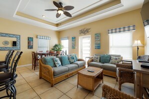TV - Centrally Located Townhouse Near the Beach! (South Padre Island)