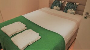 2 makuuhuonetta, silitysrauta/-lauta, Wi-Fi, vuodevaatteet