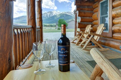 Creekside Log Cabin- conveniently located and direct creek access 