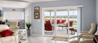 RIVERFRONT RUBY RED HOME & SPA & PRIVATE DOCK & INLET FUN!
