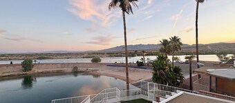 RIVERFRONT RUBY RED HOME & SPA & PRIVATE DOCK & INLET FUN!