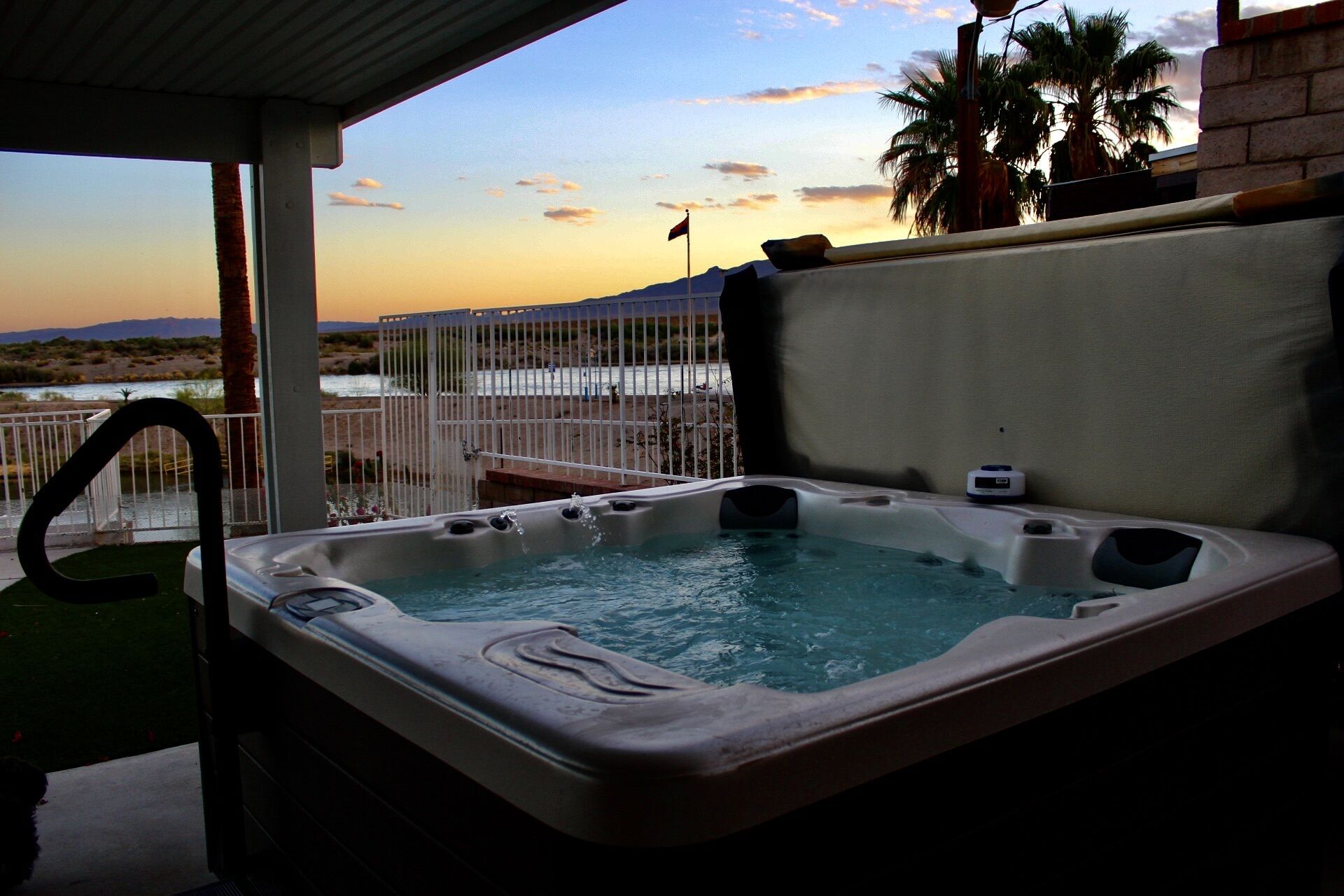 RIVERFRONT RUBY RED HOME WITH SPA & PRIVATE DOCK