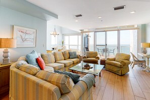 TV, DVD player, video library - Cozy, open unit, steps to the beach, convenient to dining (Miramar Beach)