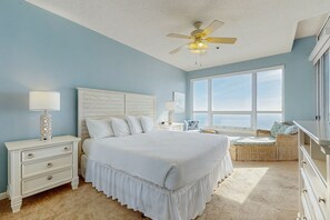 3 bedrooms, iron/ironing board, internet, bed sheets - Cozy, open unit, steps to the beach, convenient to dining (Miramar Beach)