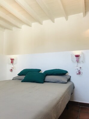 2 chambres, fer et planche à repasser, Wi-Fi gratuit, draps fournis