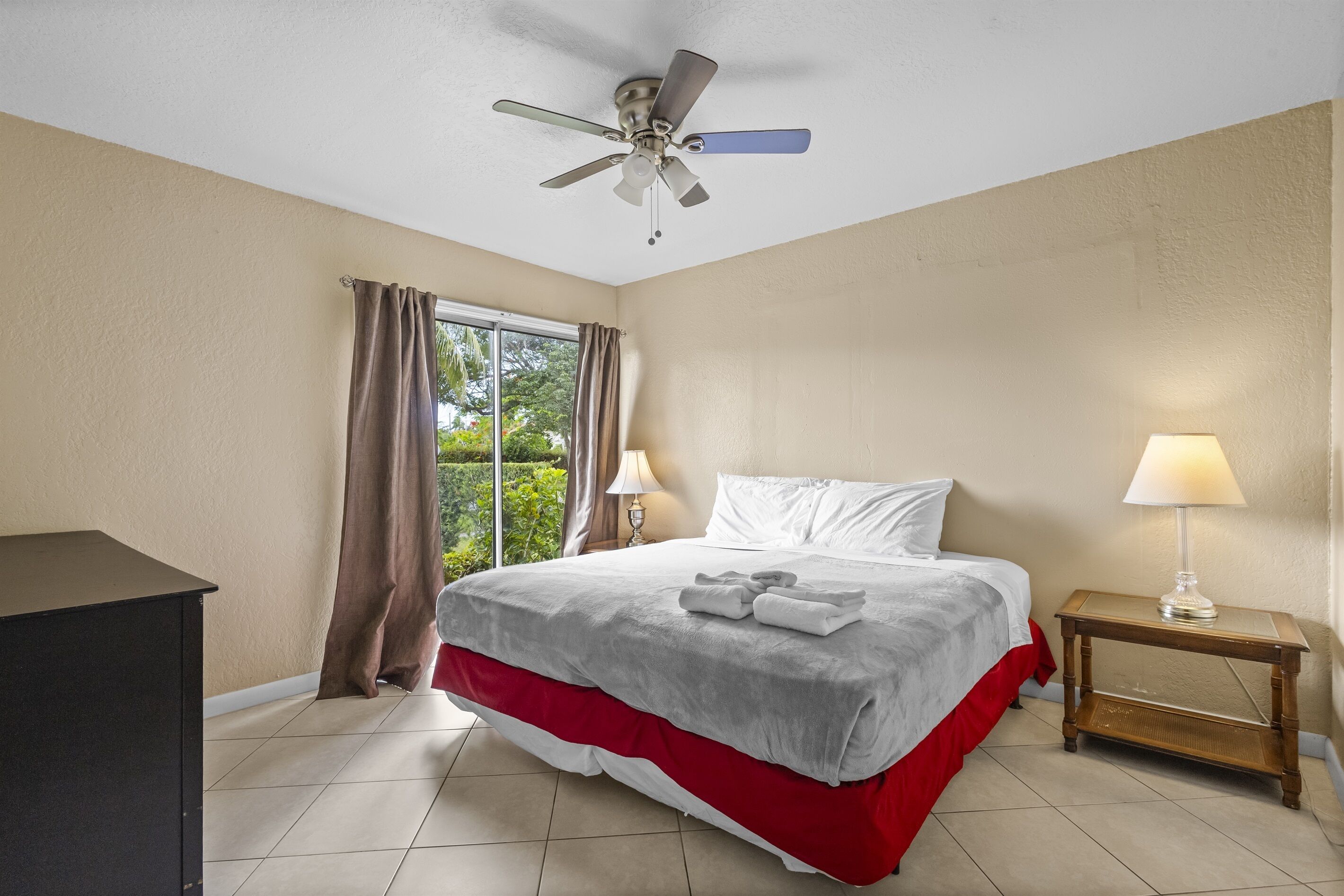 3 chambres, fer et planche à repasser, lit parapluie, Wi-Fi gratuit