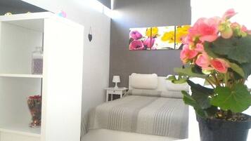 Iron/ironing board, free WiFi, bed sheets