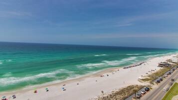 Una playa cerca