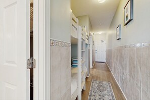 1 chambre, fer et planche à repasser, accès Internet, draps fournis