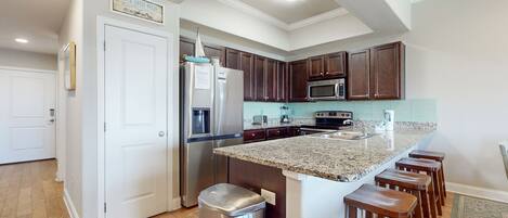 Refrigerador, microondas, horno, placa de cocina