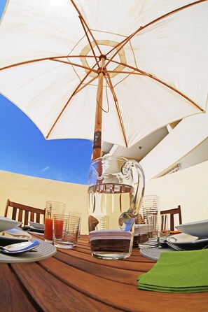 Outdoor dining - Few Steps to the Beach - Near Tres Irmaos Beach and Close to Alvor Village (Alvor)